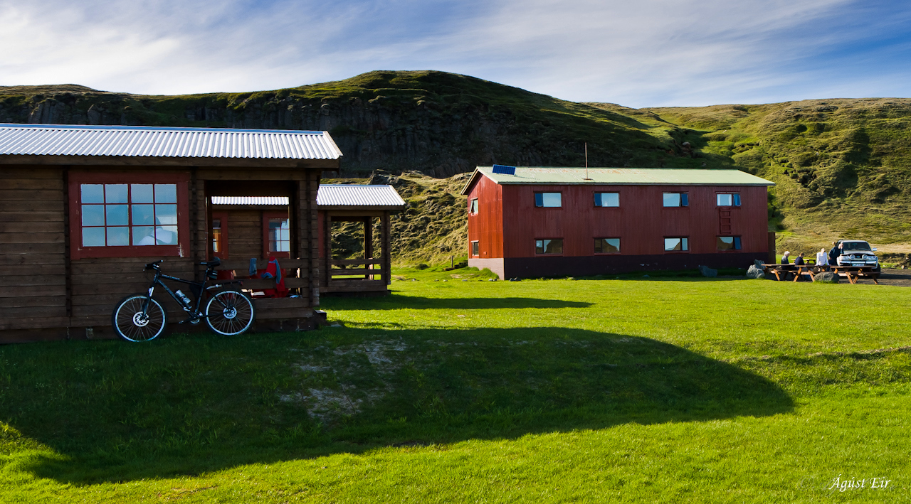 Hlaskjl is located in Lamskarshlar next to an old lavafield that from when Eldgj erupted, the years 934-940. It is a peaceful and beautful place with just a 5 minute walk up the lavafield to an unnamed waterfall in Syri-fra, that many call Silfurfoss or Litli-Gullfoss, we like to call it Huldufoss. The lavafield provides a good cover for Hlaskjl so there is almost never much wind. Also many hiking trails in the area.